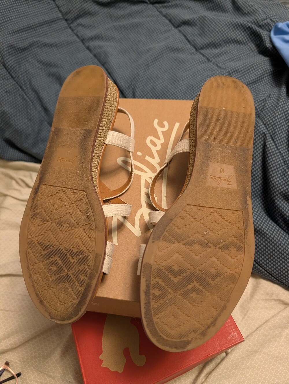 Cowry Shell Sandals - Picture 4 of 5